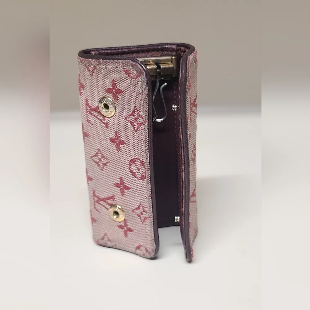 Louis Vuitton Monogram Canvas Key Case - Picture 2 of 13